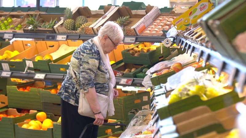 Kdo může za zdražování potravin? Zemědělci, zpracovatelé a supermarkety se viní navzájem