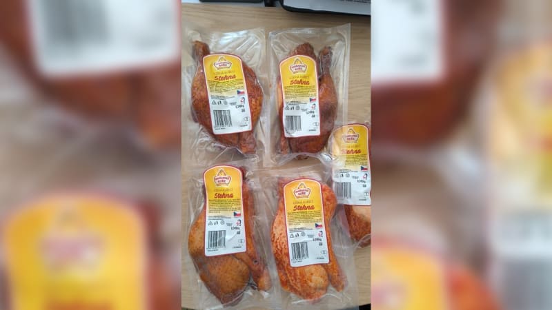 Pozor na kuřecí stehna od Agrofertu. Šarže mizí z pultů, maso obsahuje nebezpečnou bakterii