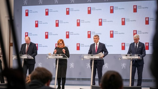 Nová vláda zruší koncesionářské poplatky. Jak ale nahradí financování ČT a ČRo, zatím sama neví