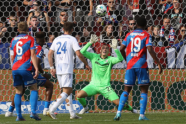 Fotbalové přestupy ONLINE: Jedlička míří do Baníku, Sparta pouští Millu