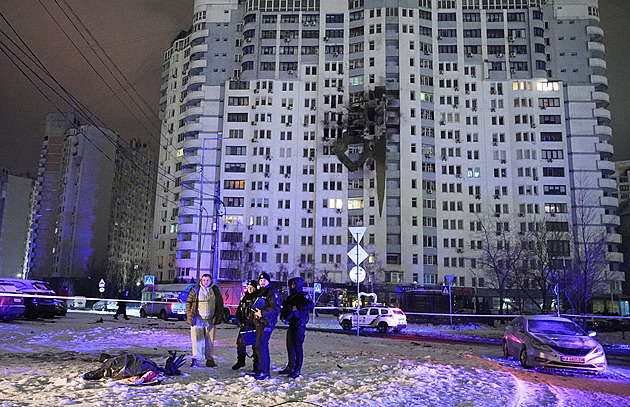 Rusové zaútočili na Kyjev, použili i střelu Orešnik. Zasáhli několik bytových domů