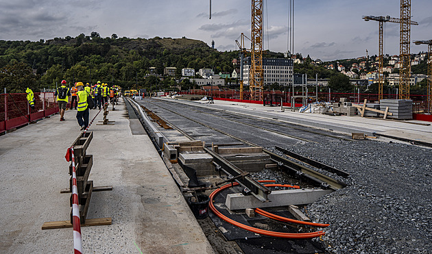 Dvorecký most se napojí na tramvajovou trať, oblast čeká výluka
