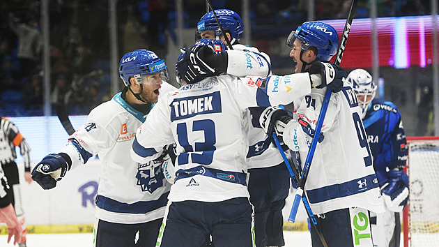 ONLINE: Kladno zničilo Vítkovice, Vary v derby opět vedou. Třinec předčil Spartu