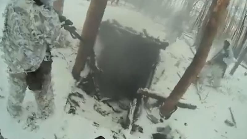 Záběry surové přestřelky v zasněženém lese. Ukrajinci zlikvidovali okupanty v zákopu