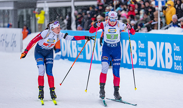 Biatlon ONLINE: Poslední štafeta před olympiádou. Voborníková vede