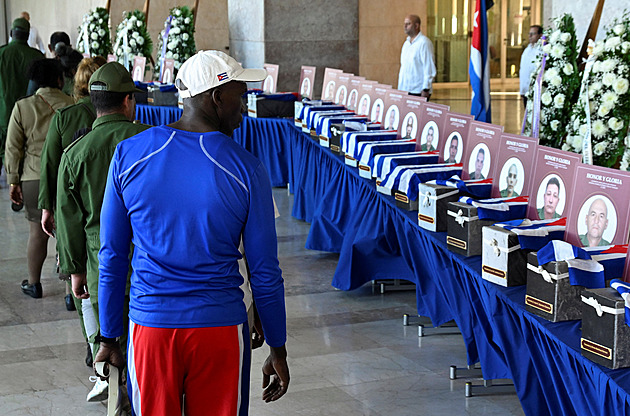 „Mučednická“ Madurova ochranka se vrátila v urnách. Kuba vzdávala hold