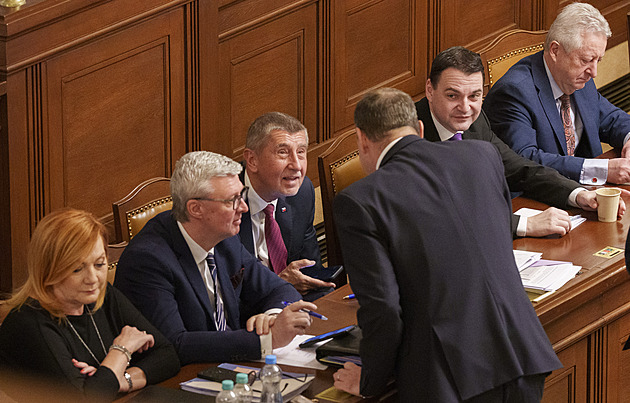 Babišova vláda získala důvěru. Poslanci délkou diskuse zlomili rekord