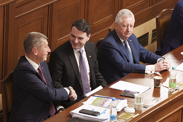 Babišova vláda získala důvěru. Poslanci délkou diskuse zlomili rekord