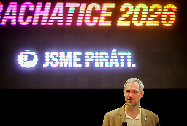Hřib byl znovu zvolen předsedou Pirátů. Strana na sjezdu volí i nové vedení