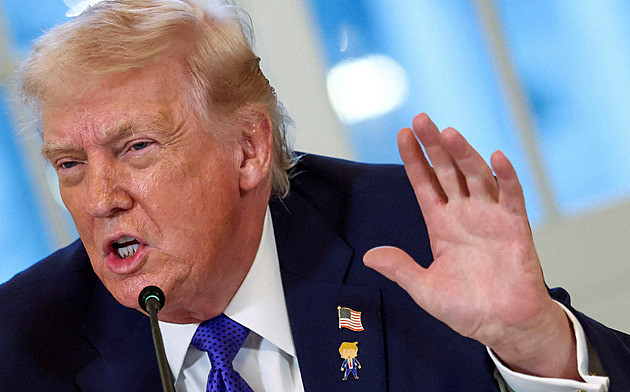 Trump oznámil desetiprocentní clo na některé evropské země kvůli Grónsku