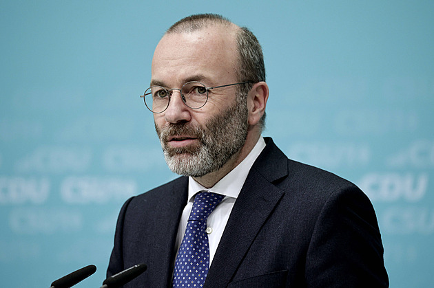 Evropa se posunula doprava, centristé musí také, apeluje lídr evropských lidovců