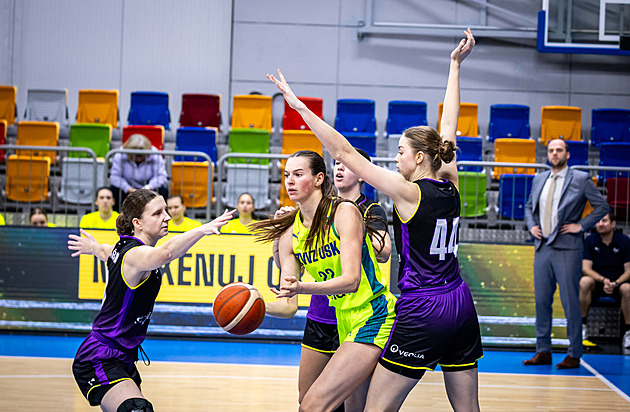 Střelecký rekord sezony. Basketbalistky USK nasázely Slovance 126 bodů