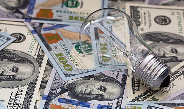 Ceny energií deptají čím dál víc Američanů. Trump se stále ohání Bidenem