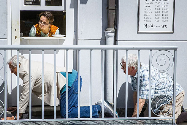 Trailer i titulní píseň k nové komedii Někdo to rád v Plzni už je na světě