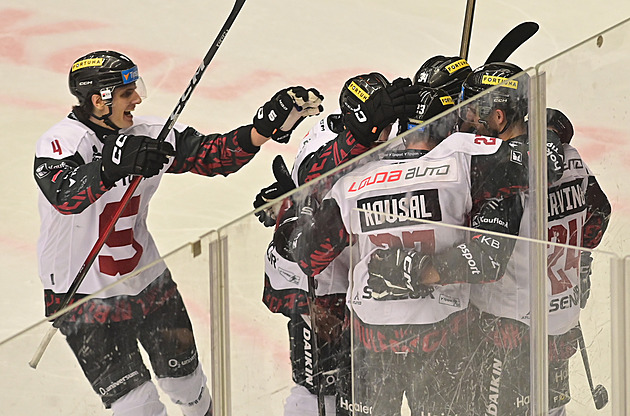 ONLINE: Sparta smazala třígólové manko a vítězí. Ve Vítkovicích zkolaboval fanoušek